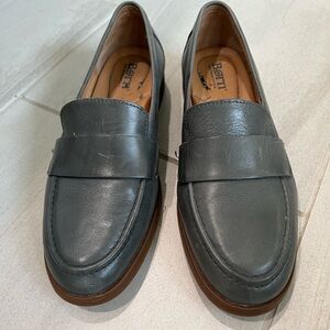 NWOB Born Apron Toe Loafers in Gray, Size 7